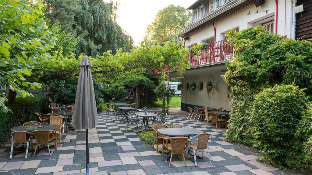 Wohnen im CampingCube direkt am Rhein Köln Exterior foto